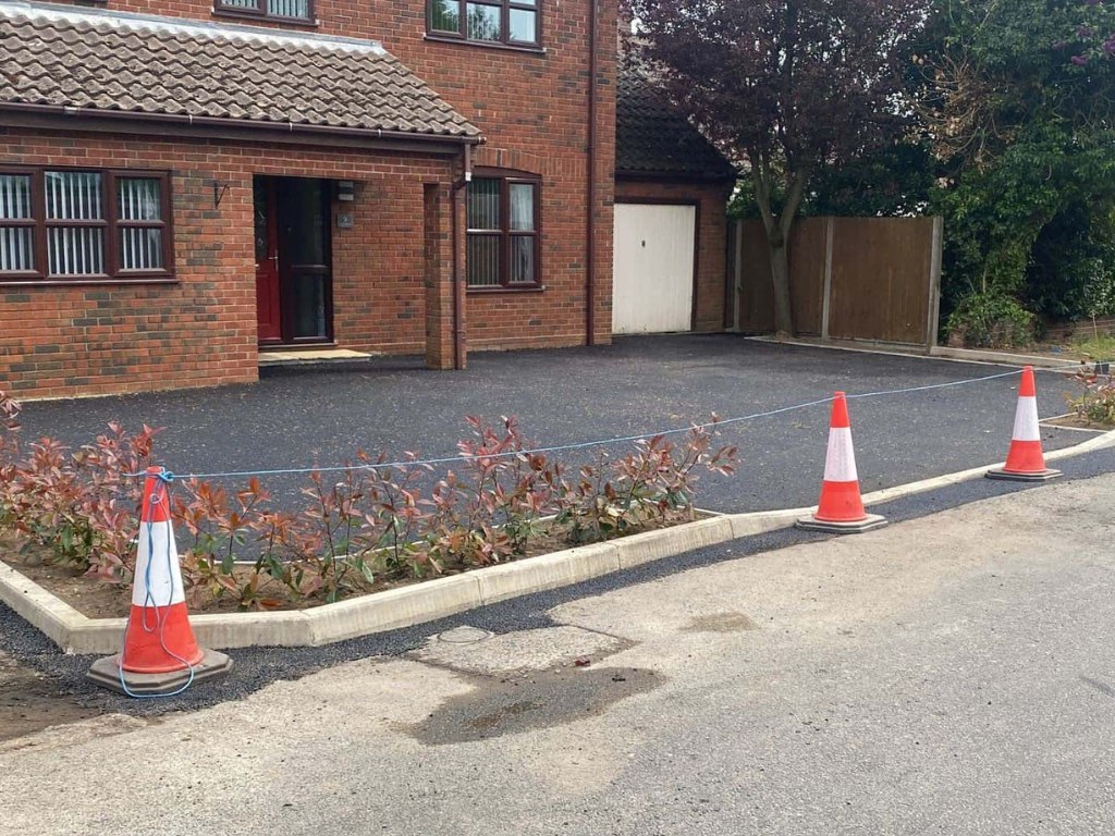 This is a newly installed tarmac driveway just installed by NS Driveways Ashtead