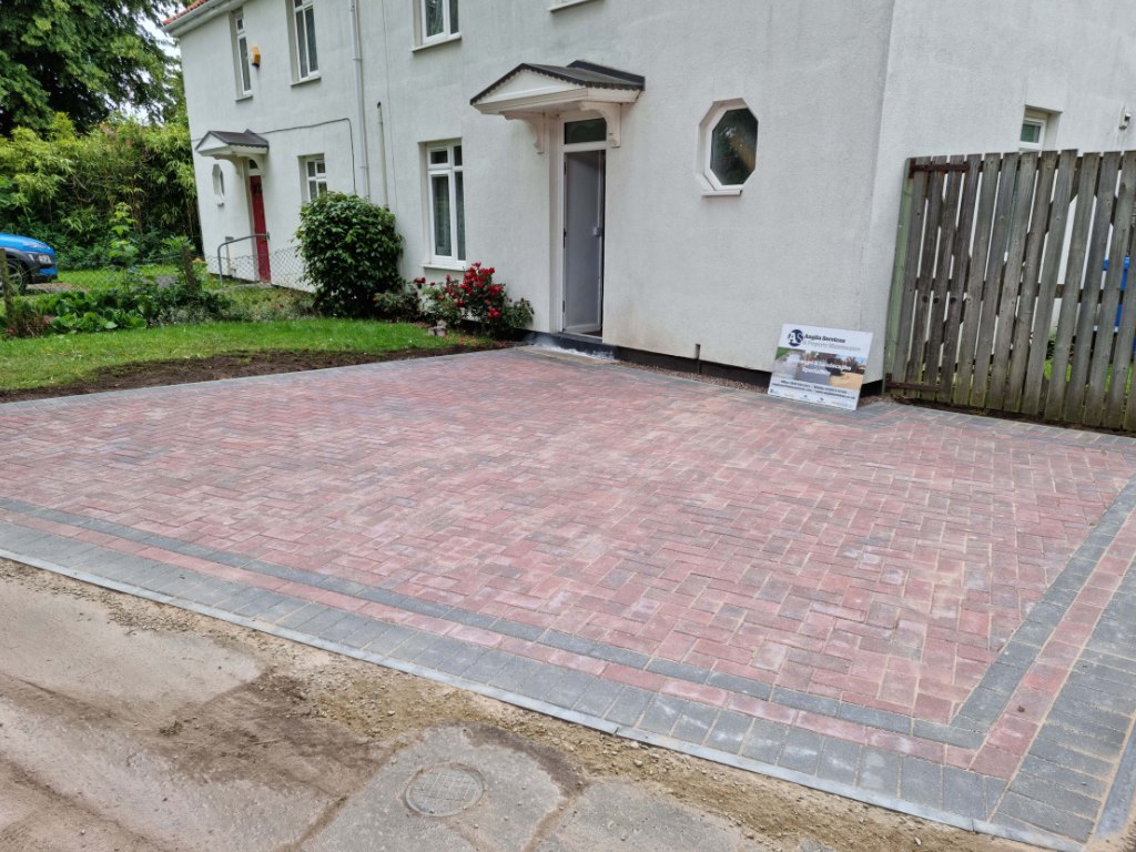 This is a newly installed block paved drive installed by NS Driveways Ashtead